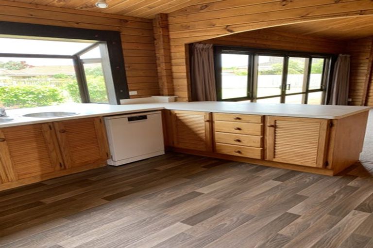 Photo of property in 10 Moenui Avenue, Orewa, 0931