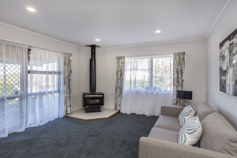 Photo of property in 27 Nirvana Way, Mount Roskill, Auckland, 1041