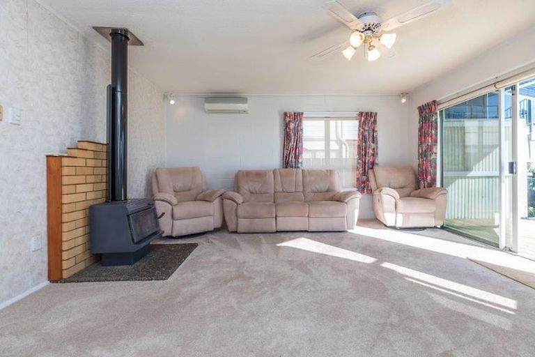 Photo of property in 1420 Whangaparaoa Road, Army Bay, Whangaparaoa, 0930