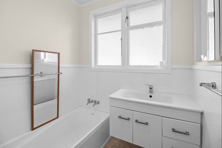 Photo of property in 99 Clawton Street, Westown, New Plymouth, 4310
