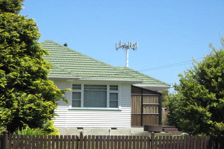 Photo of property in 30 Shortland Street, Wainoni, Christchurch, 8061