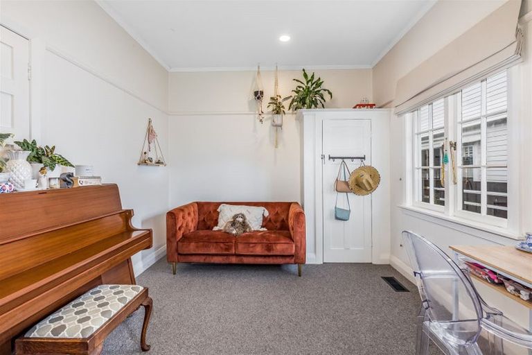 Photo of property in 37 Tuatoru Street, Eastbourne, Lower Hutt, 5013