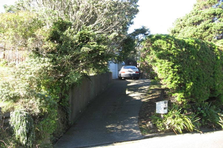 Photo of property in 4 Dunmail Way, Newlands, Wellington, 6037