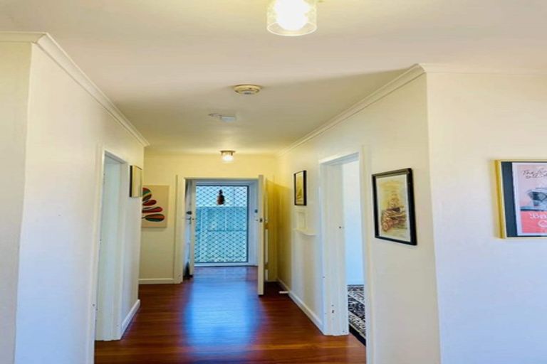 Photo of property in 11 Waipani Road, Te Atatu Peninsula, Auckland, 0610