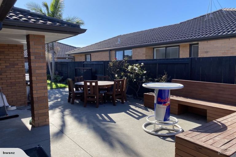 Photo of property in 23 Seabreeze Place, Papamoa Beach, Papamoa, 3118