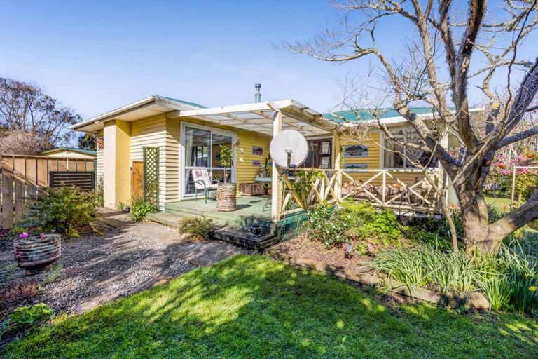 Photo of property in 35 Smith Street, Waverley, 4510