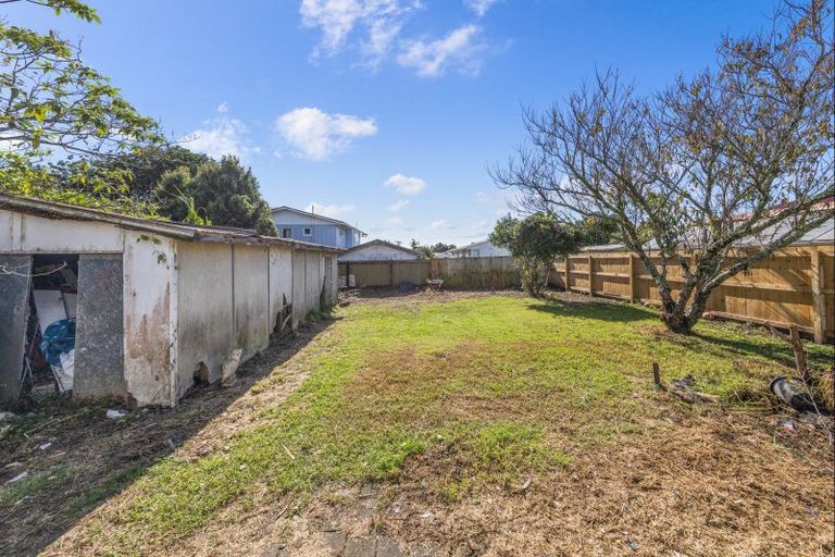 Photo of property in 9 Muir Avenue, Mangere Bridge, Auckland, 2022