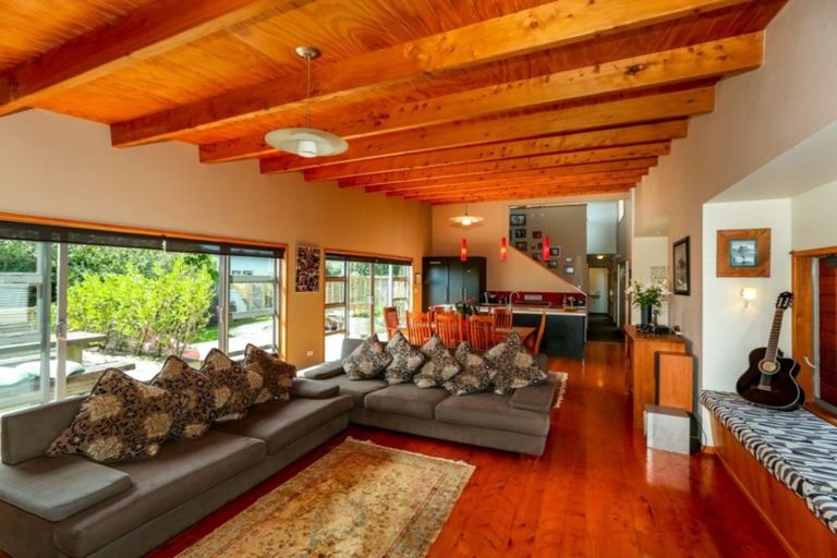 Photo of property in 130b Wairau Road, Oakura, 4314