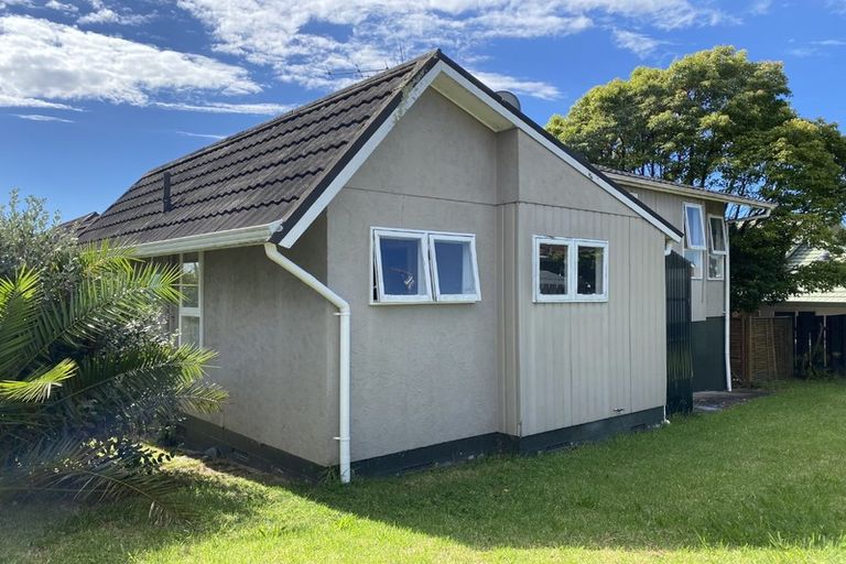 Photo of property in 2/32 Prince Regent Drive, Half Moon Bay, Auckland, 2012