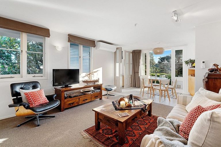 Photo of property in 49 Seaview Avenue, Northcote, Auckland, 0627