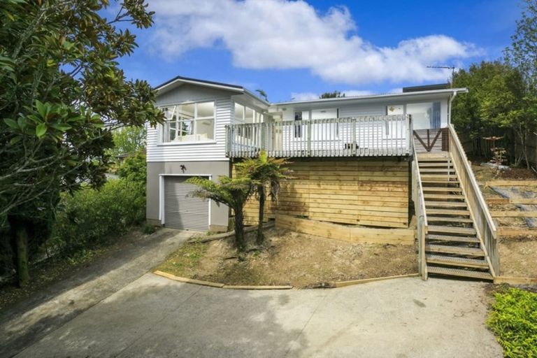 Photo of property in 12 Tawavale Crescent, Totara Vale, Auckland, 0629