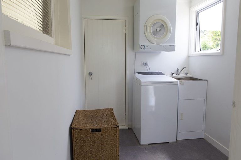 Photo of property in 2 Dale Street, Lower Vogeltown, New Plymouth, 4310