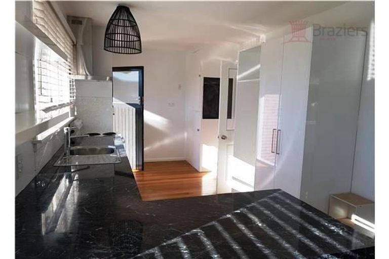 Photo of property in 338 Memorial Avenue, Burnside, Christchurch, 8053