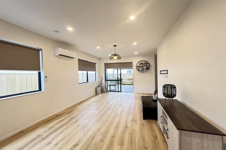 Photo of property in 104 Bellbird Street, Papakura, 2110