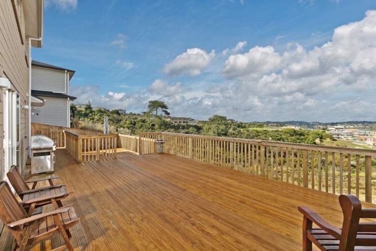 Photo of property in 14 Ascension Crescent, Orewa, 0931