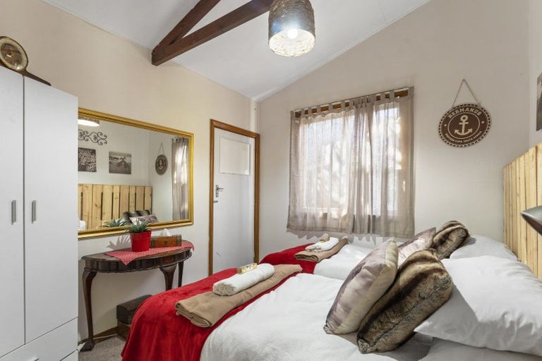 Photo of property in 16 Arthur Crescent, Waikawa, Picton, 7220