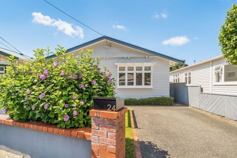 Photo of property in 24 Riddlers Crescent, Petone, Lower Hutt, 5012
