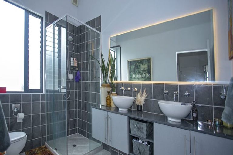 Photo of property in 1/203 Marine Parade, Mount Maunganui, 3116