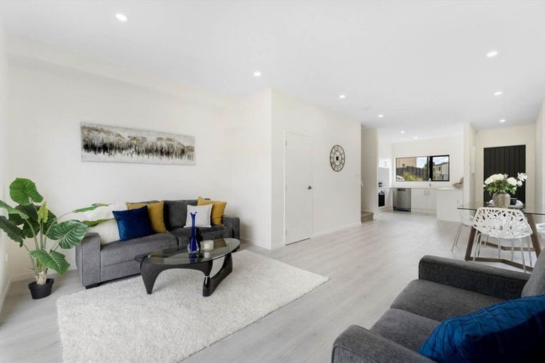 Photo of property in 45b Crestview Rise, Papakura, 2110