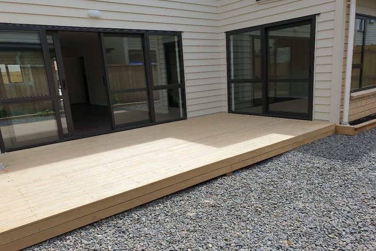 Photo of property in 16 Millcroft Lane, Ranui, Auckland, 0612