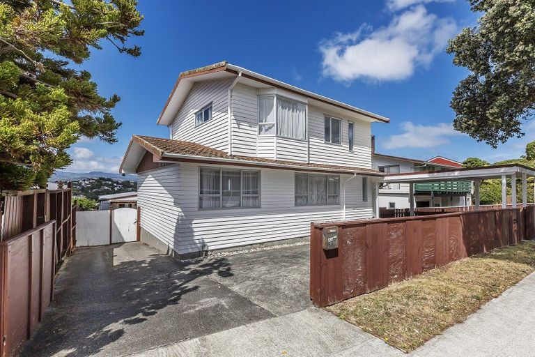 Photo of property in 4 Aramoana Place, Maupuia, Wellington, 6022