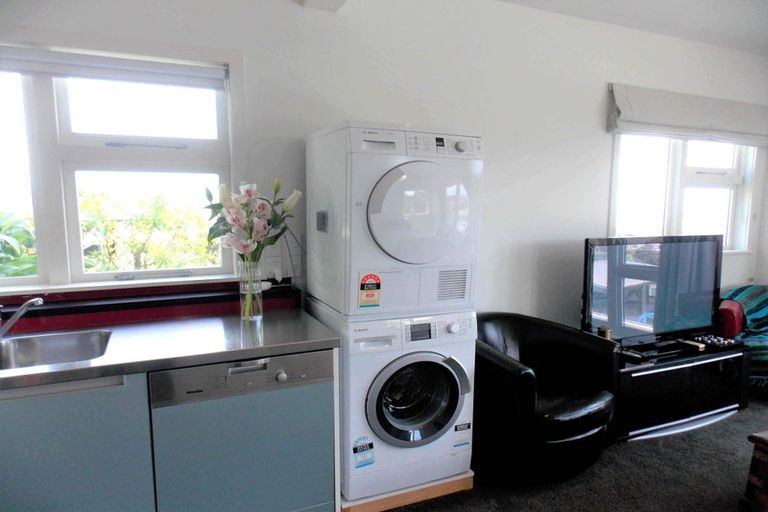Photo of property in 1a Clive Road, Khandallah, Wellington, 6035