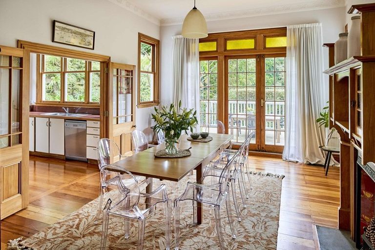 Photo of property in 122 Glenmore Street, Northland, Wellington, 6012