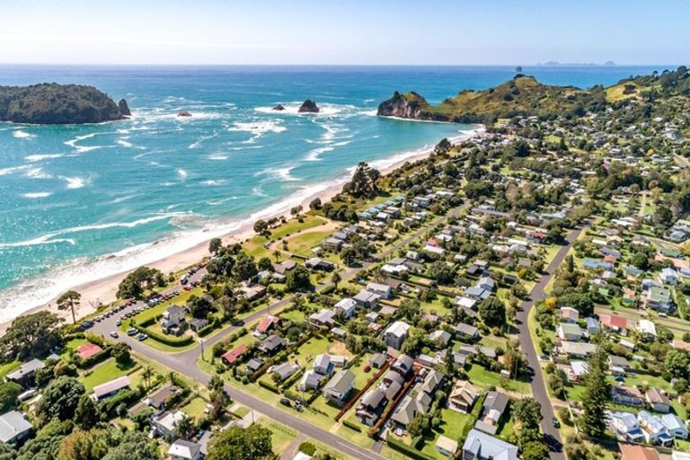 Photo of property in 17 Hahei Beach Road, Hahei, Whitianga, 3591