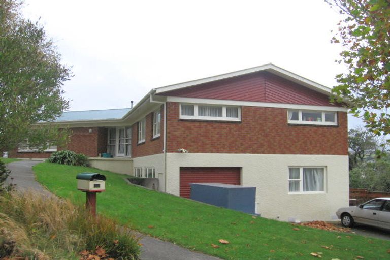 Photo of property in 16 Sunrise Boulevard, Tawa, Wellington, 5028