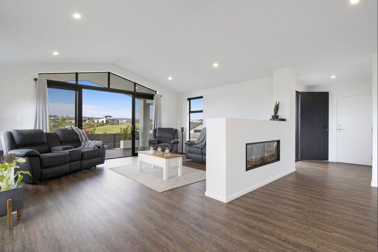 Photo of property in 39 Lakeside Terrace, Omokoroa, 3114