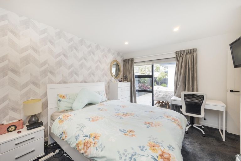 Photo of property in 24a Roberts Line, Kelvin Grove, Palmerston North, 4414