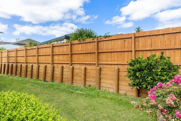 Photo of property in 12 Mt Lebanon Crescent, The Gardens, Auckland, 2105