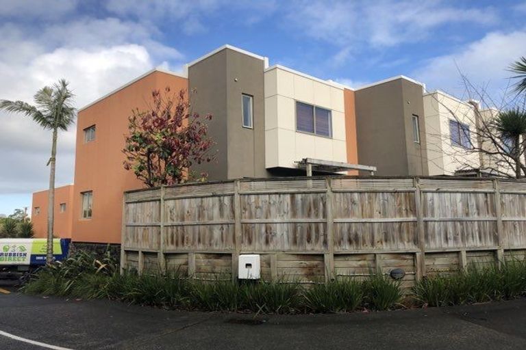 Photo of property in Providence Of Eden, 56/21 Hunters Park Drive, Three Kings, Auckland, 1024