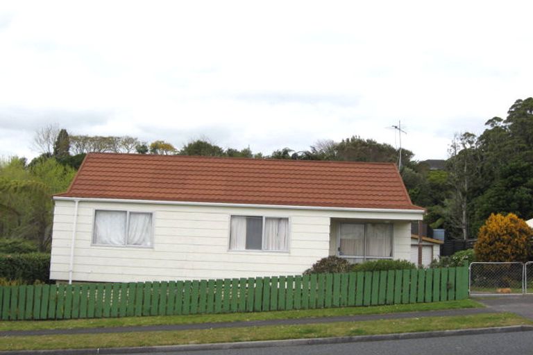 Photo of property in 36 Riversdale Drive, Merrilands, New Plymouth, 4312