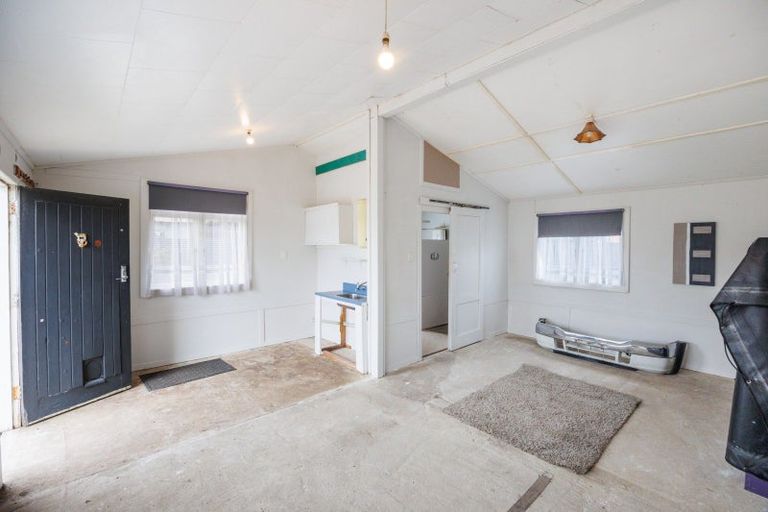 Photo of property in 27 Punga Street, Tangimoana, 4822