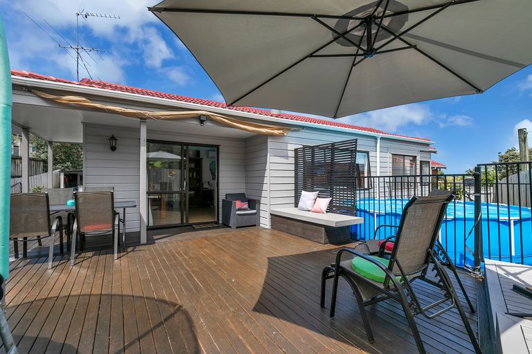 Photo of property in 1/38 Sailfish Drive, West Harbour, Auckland, 0618