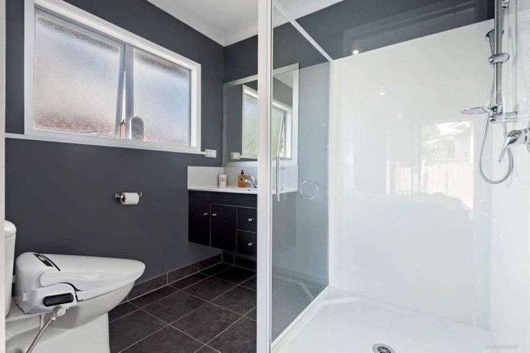 Photo of property in 7 Jomard Terrace, Northcross, Auckland, 0632