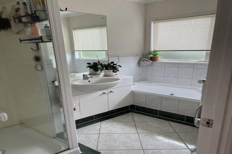 Photo of property in 41 Corta Bella Place, Golflands, Auckland, 2013