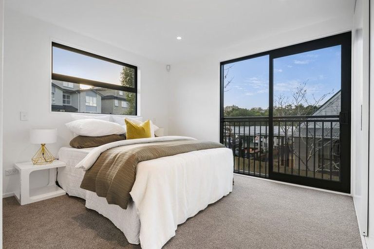 Photo of property in 43 Oteha Valley Road, Northcross, Auckland, 0632