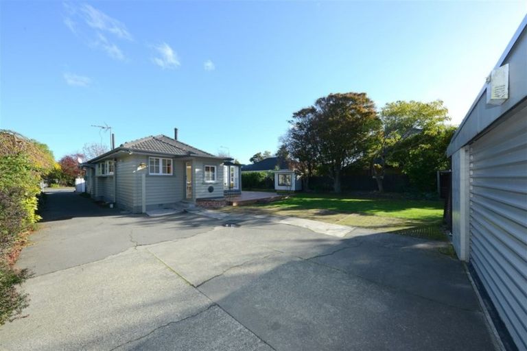 Photo of property in 118 Memorial Avenue, Burnside, Christchurch, 8053