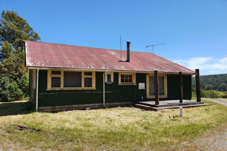 Photo of property in 90 Omapere Street, Dobson, Greymouth, 7805