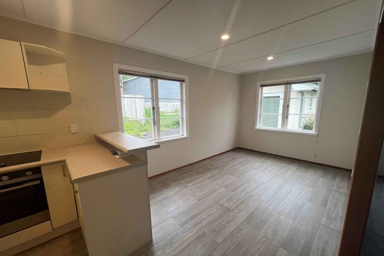Photo of property in 2 Kohekohe Street, New Lynn, Auckland, 0600