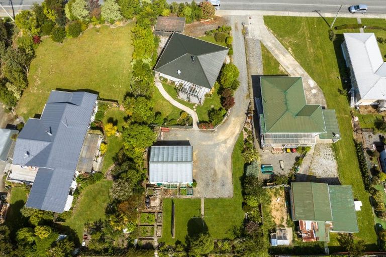 Photo of property in 169 Waikawa Road, Picton, 7220