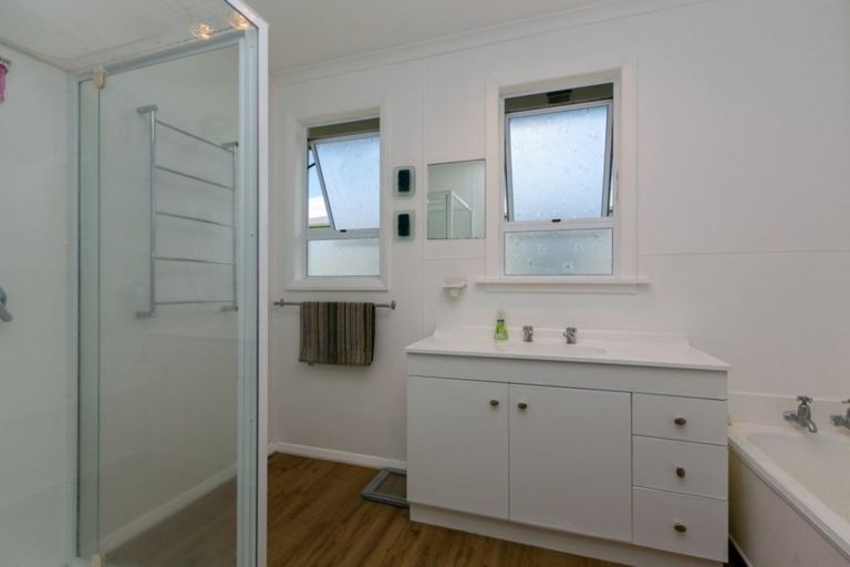 Photo of property in 26 Wallath Road, Westown, New Plymouth, 4310