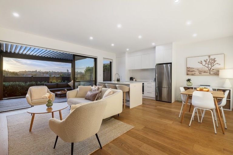 Photo of property in 5 Nga Tutu Place, Belmont, Auckland, 0622