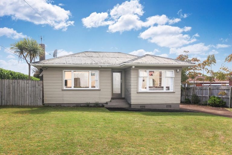 Photo of property in 733 Te Atatu Road, Te Atatu Peninsula, Auckland, 0610