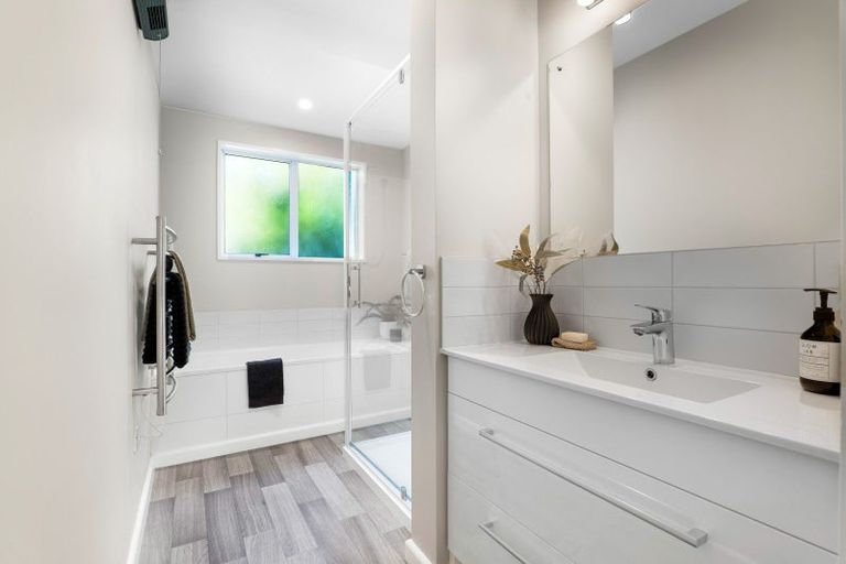 Photo of property in 100 Memorial Avenue, Ilam, Christchurch, 8053