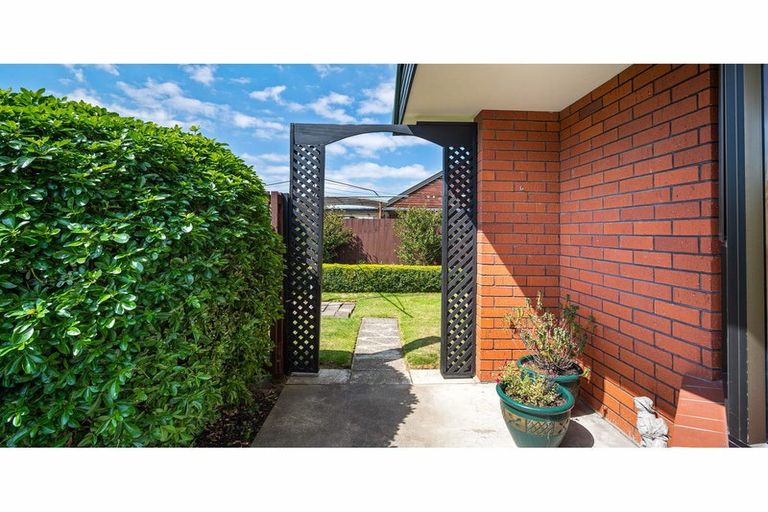 Photo of property in 2 Elsom Lane, Avonhead, Christchurch, 8042