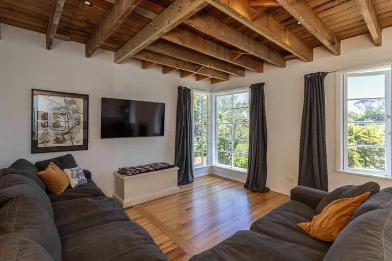 Photo of property in 35 Tennis Court Road, Raumati South, Paraparaumu, 5032