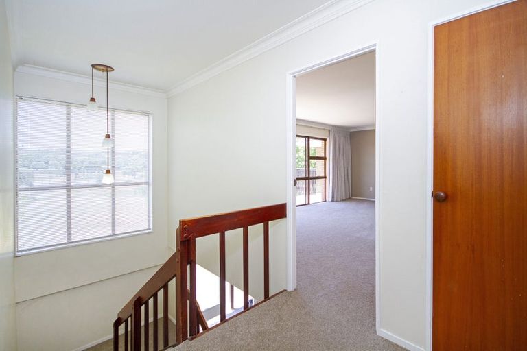 Photo of property in 1/2 Sylvan Avenue, Northcote, Auckland, 0627